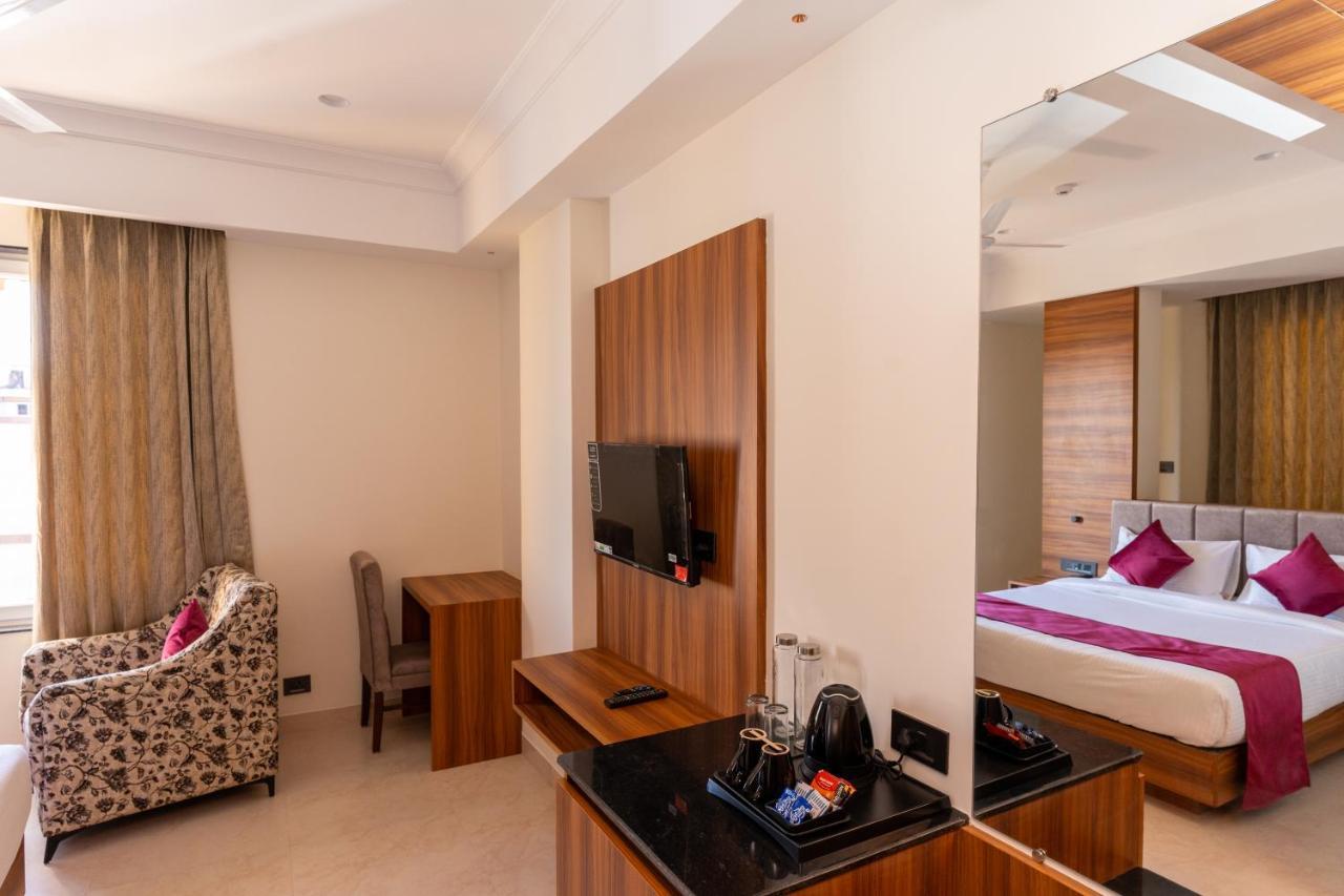 Raghunandan Palace - A Premier Boutique Stay, City Center & 500 Meters From City Railway Station Udaipur Extérieur photo