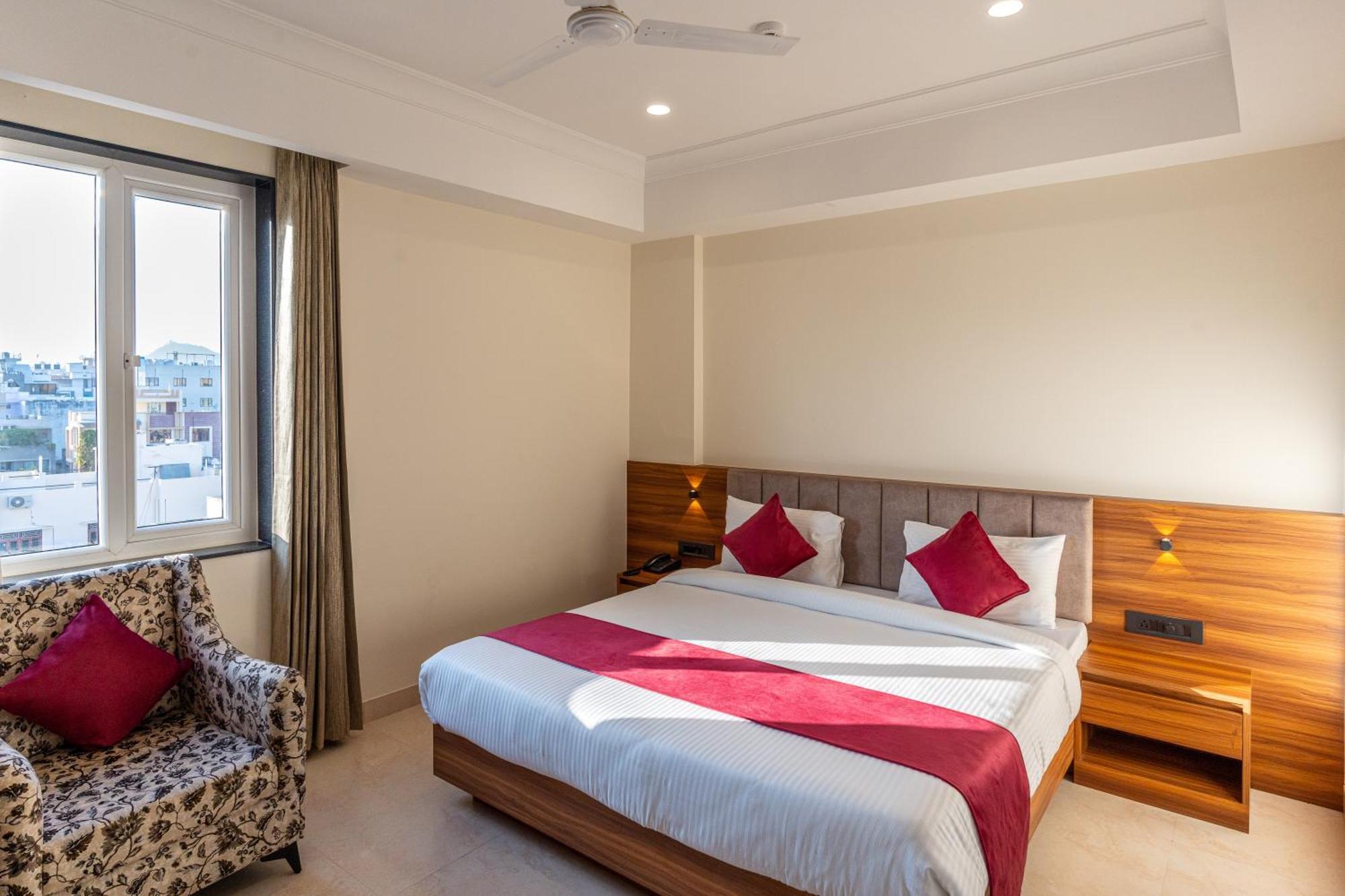 Raghunandan Palace - A Premier Boutique Stay, City Center & 500 Meters From City Railway Station Udaipur Extérieur photo
