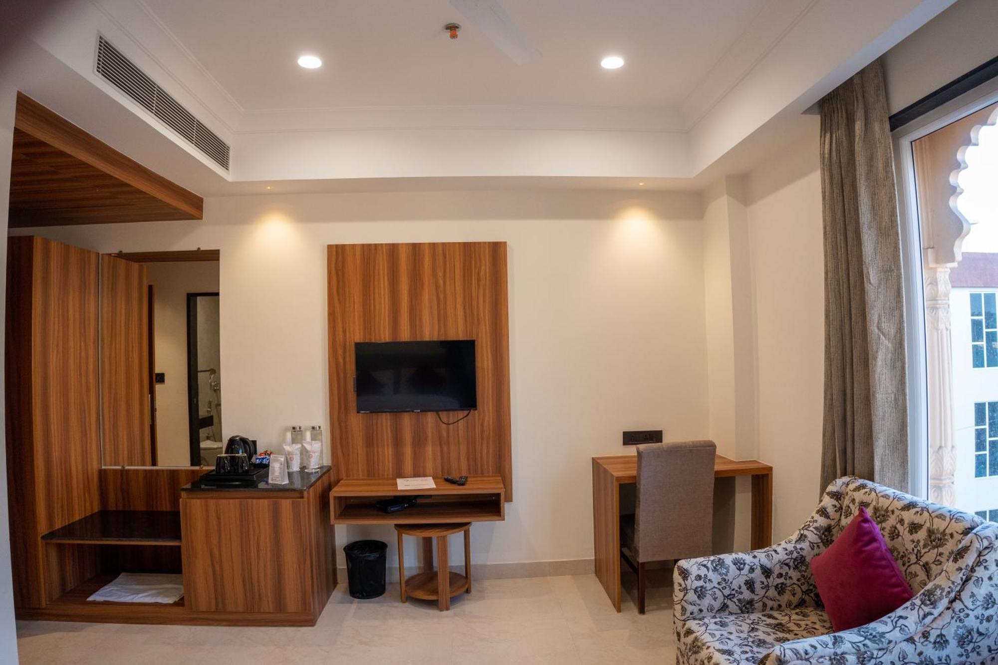 Raghunandan Palace - A Premier Boutique Stay, City Center & 500 Meters From City Railway Station Udaipur Extérieur photo