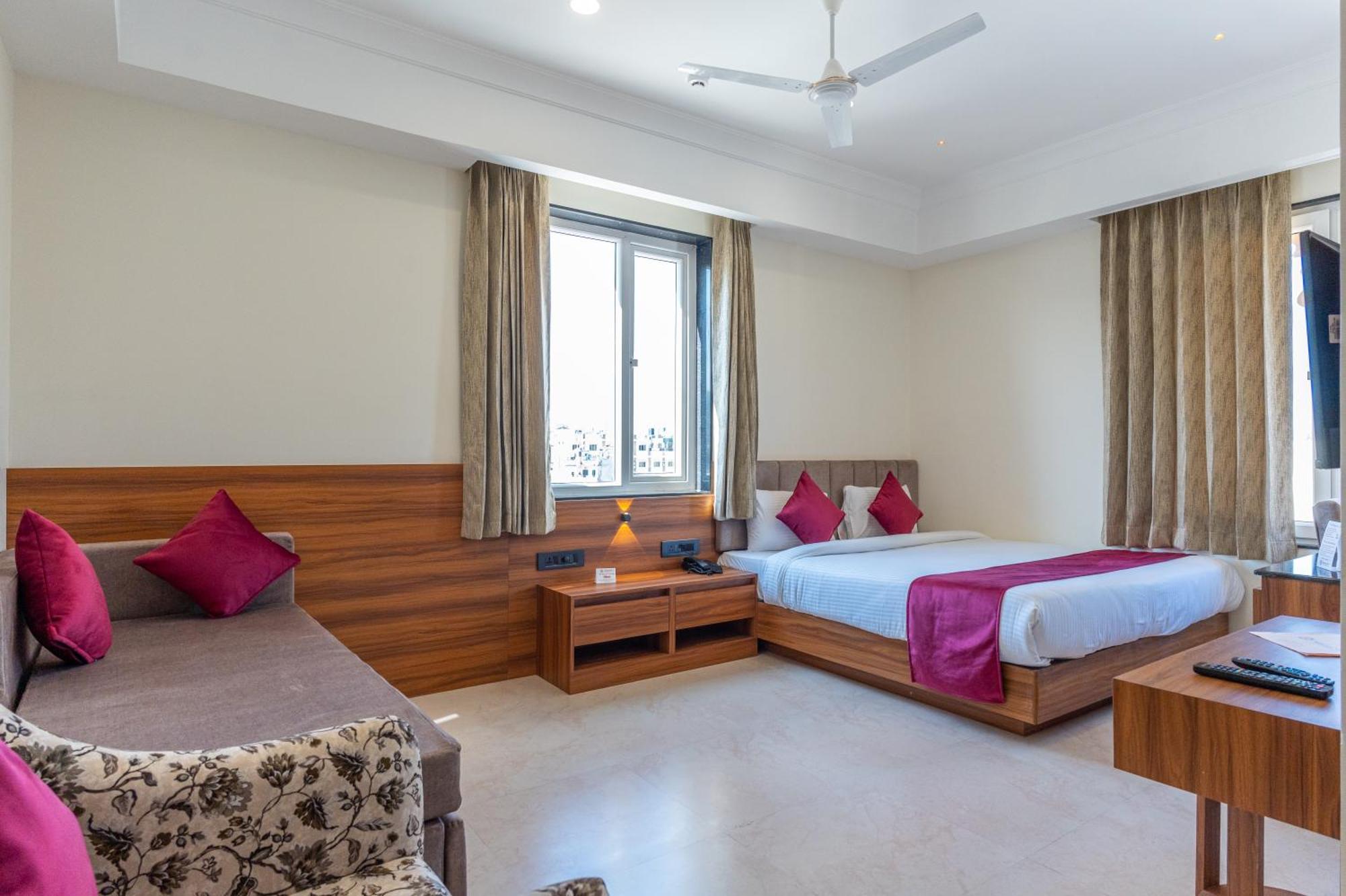 Raghunandan Palace - A Premier Boutique Stay, City Center & 500 Meters From City Railway Station Udaipur Extérieur photo