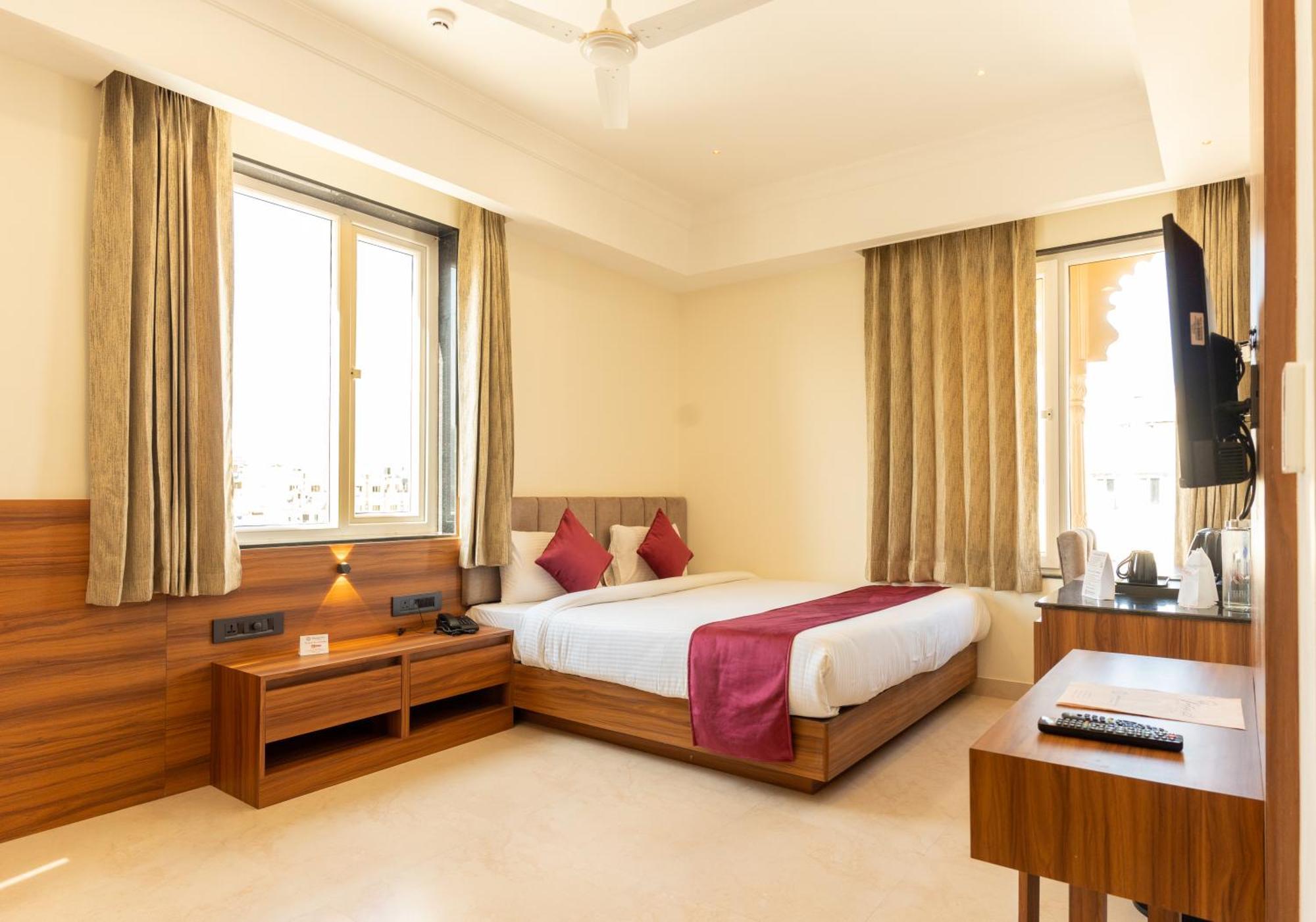 Raghunandan Palace - A Premier Boutique Stay, City Center & 500 Meters From City Railway Station Udaipur Extérieur photo