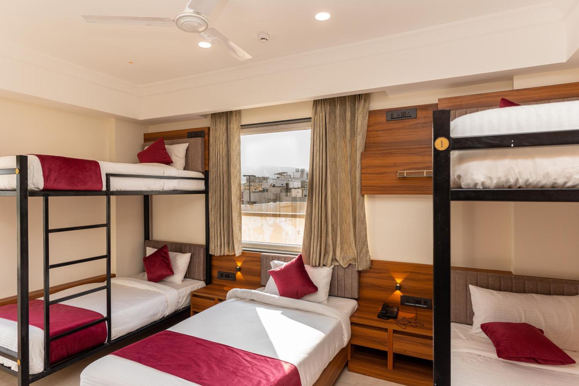 Raghunandan Palace - A Premier Boutique Stay, City Center & 500 Meters From City Railway Station Udaipur Extérieur photo