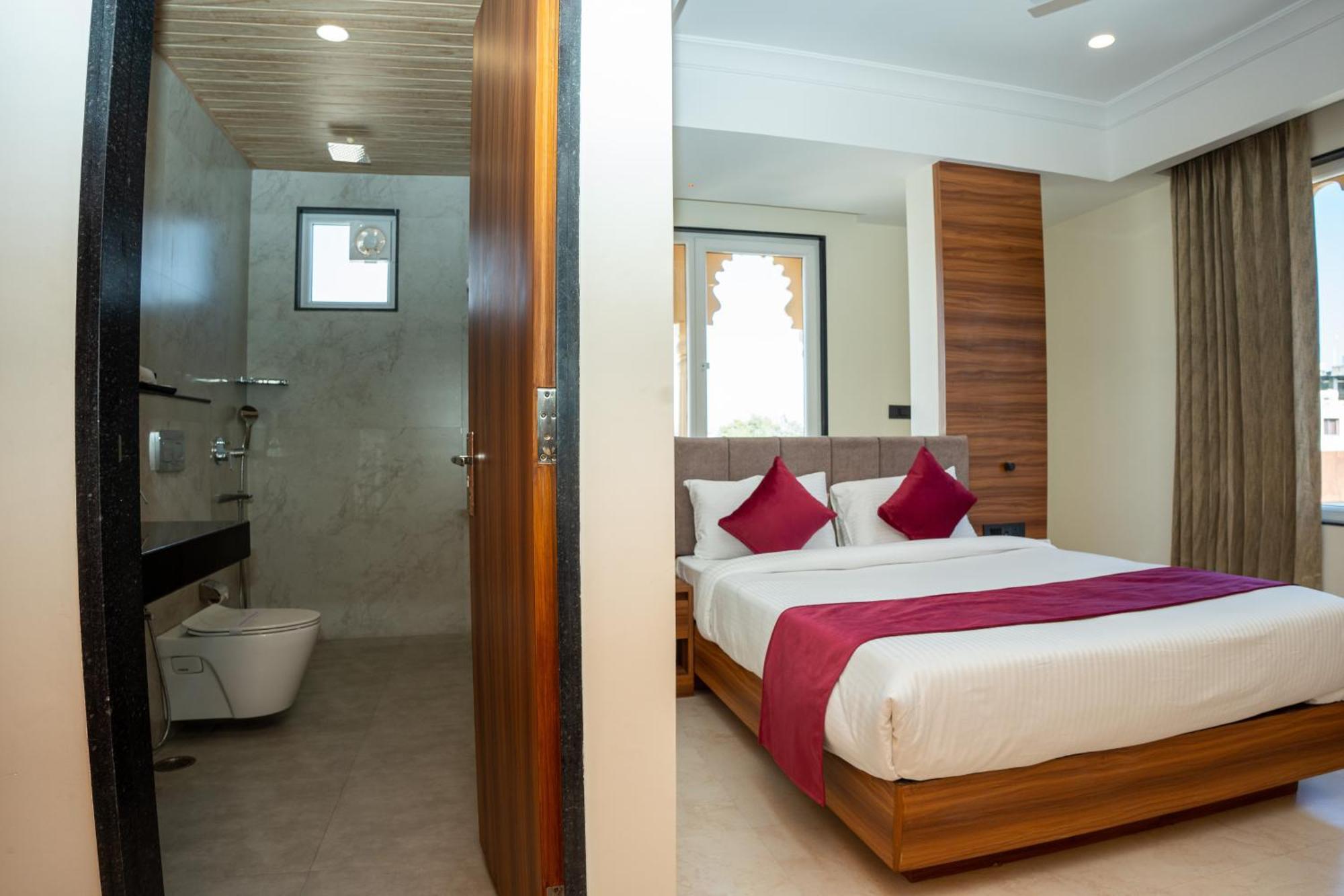 Raghunandan Palace - A Premier Boutique Stay, City Center & 500 Meters From City Railway Station Udaipur Extérieur photo